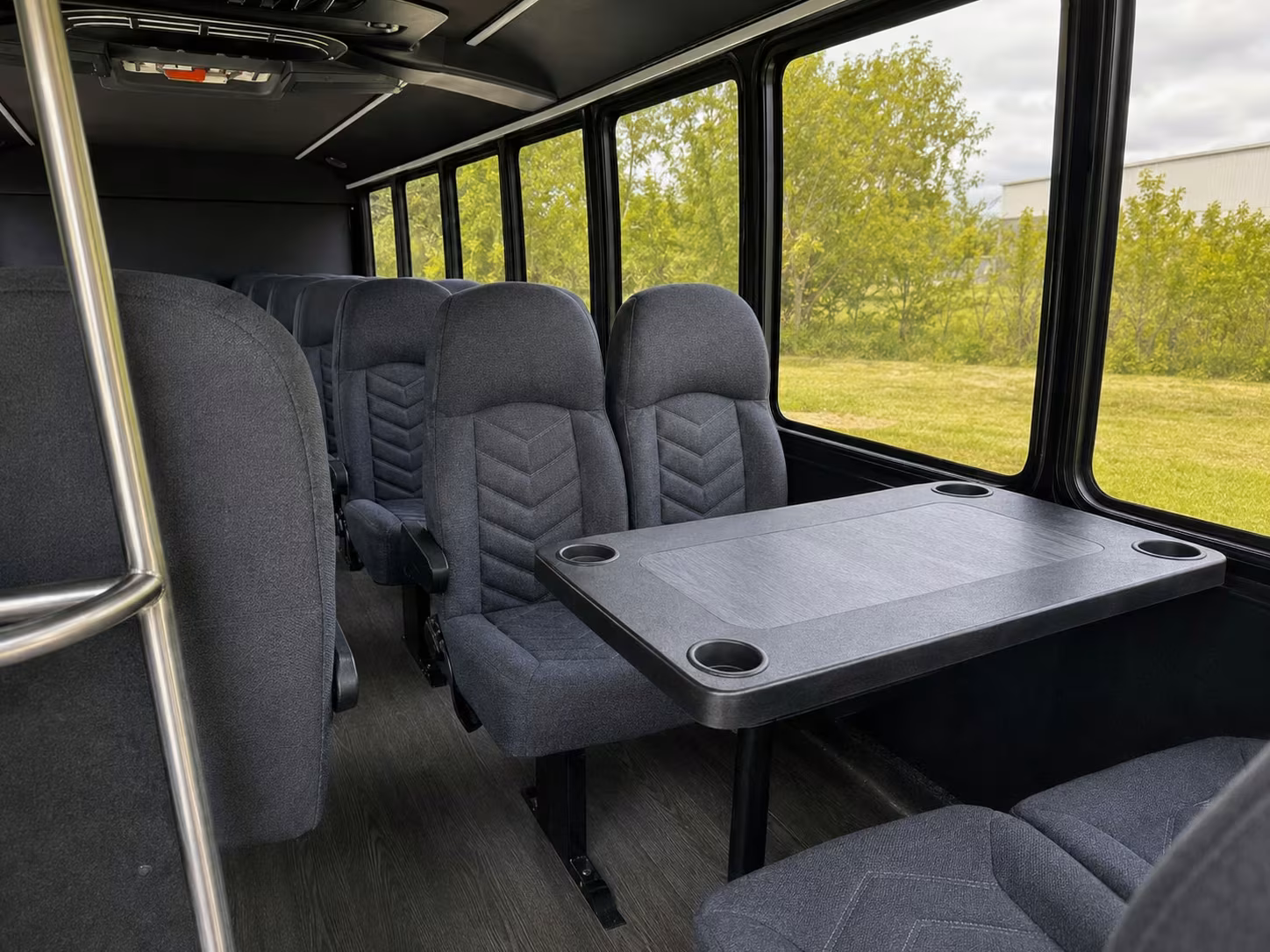 minibus rentals for pittsburgh zoo aquarium field trips
